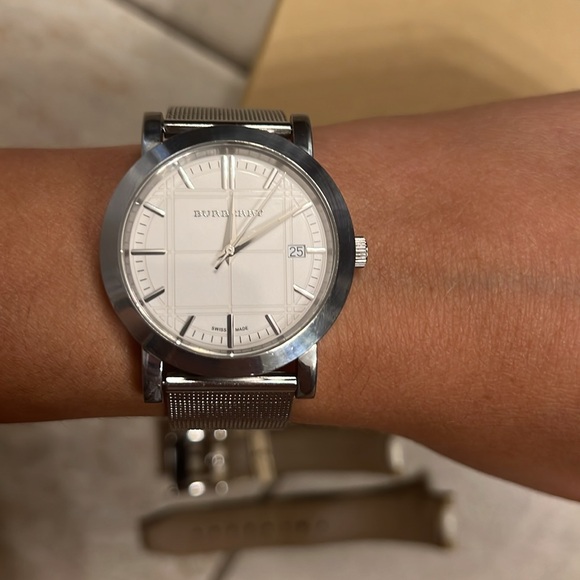 Authentic Burberry watch - Picture 2 of 9